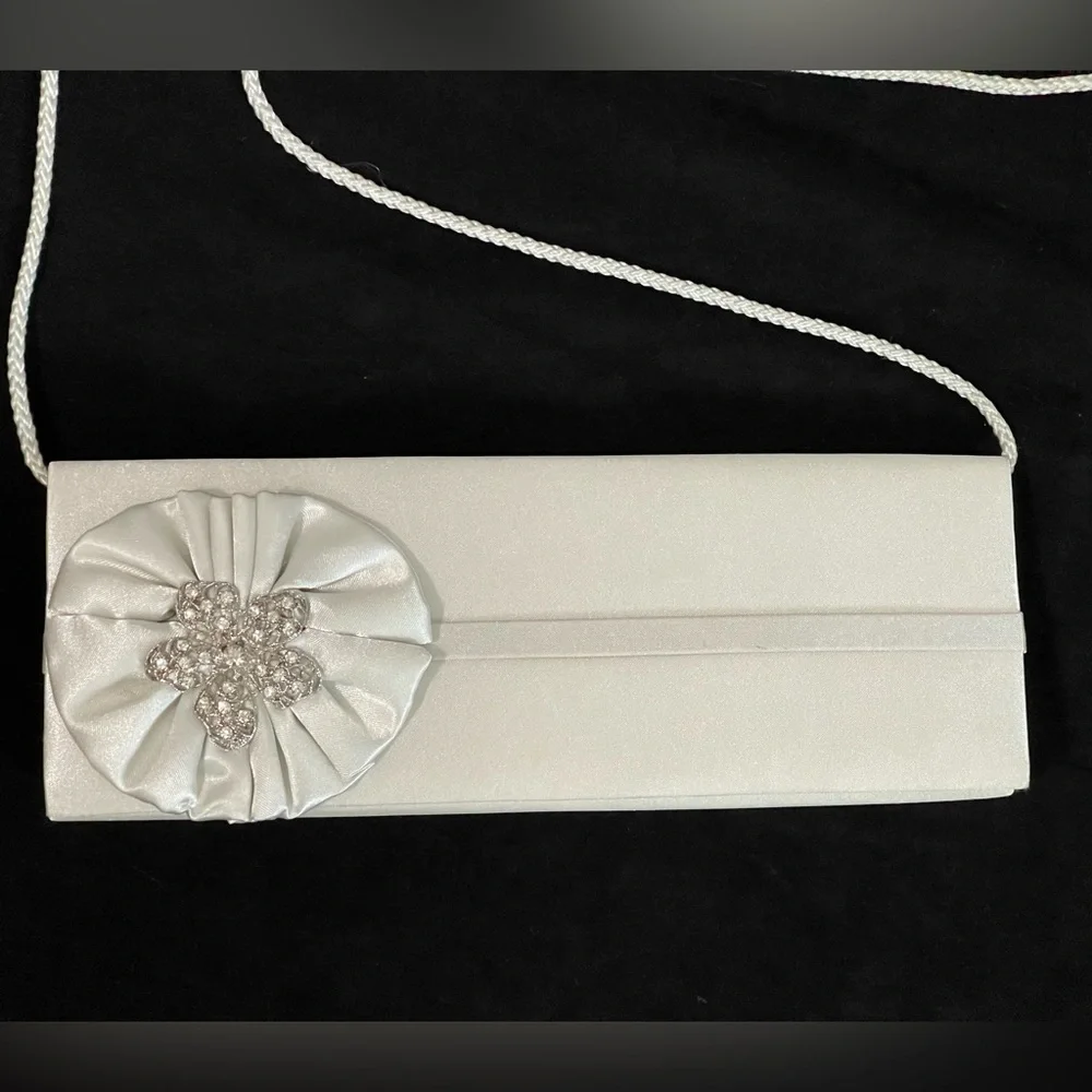 Amazing vintage clutch purse silver satin fabulous rhinestone flower wedding bag